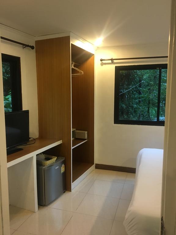 Corsica Guesthouse Pantai Kata Bagian luar foto