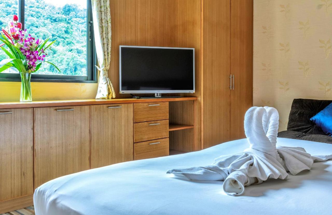 Corsica Guesthouse Pantai Kata Bagian luar foto