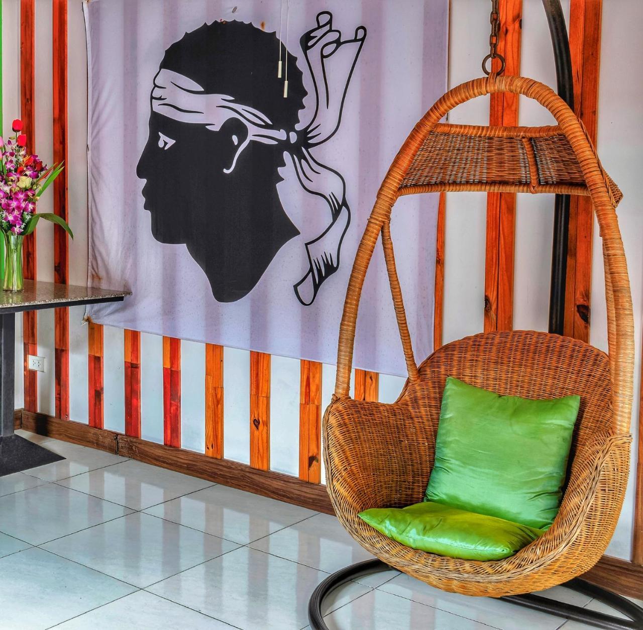 Corsica Guesthouse Pantai Kata Bagian luar foto