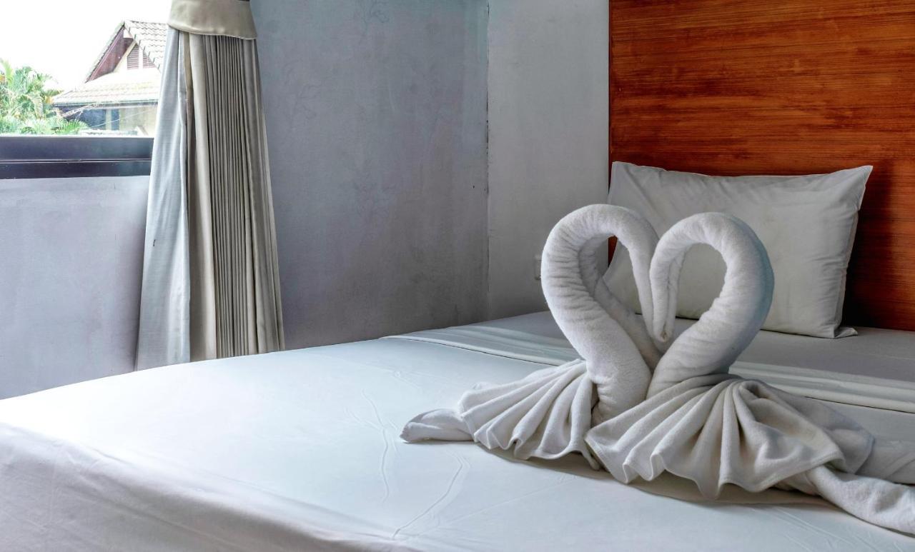 Corsica Guesthouse Pantai Kata Bagian luar foto