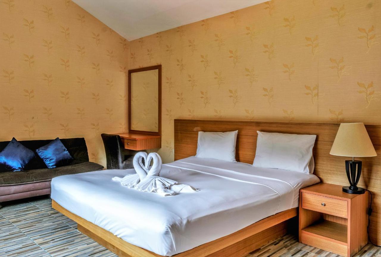 Corsica Guesthouse Pantai Kata Bagian luar foto