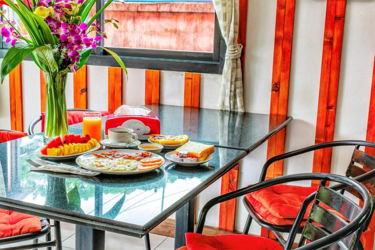 Corsica Guesthouse Pantai Kata Bagian luar foto